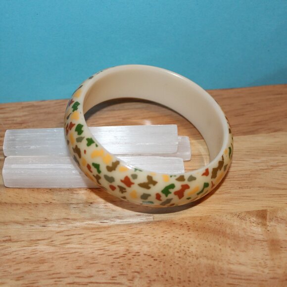 Vintage Acrylic Plastic Cuff Bracelet Earth Tones Browns Greens Yellows - Picture 3 of 4